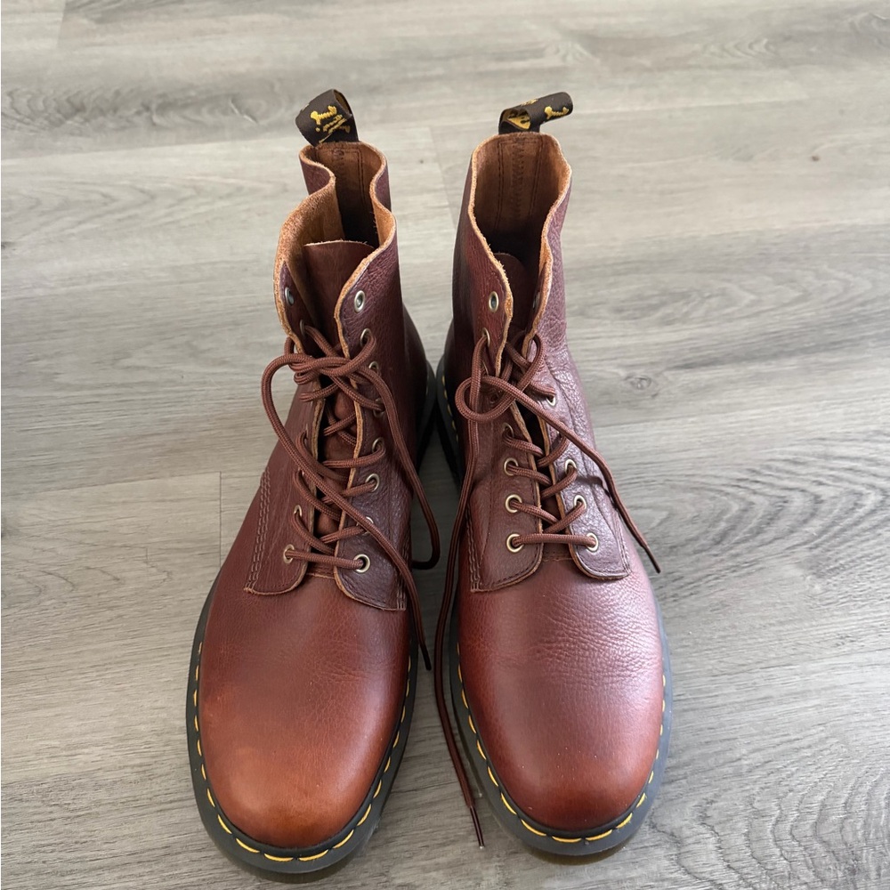 1460
Ambassador Leather Lace Up Boots